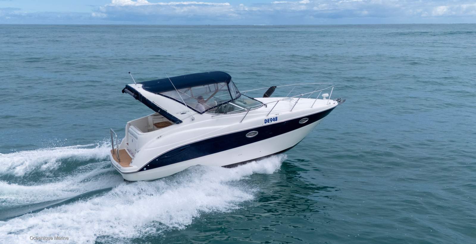 Maxum 2700 SE With pen at Mindarie Marina (If required)