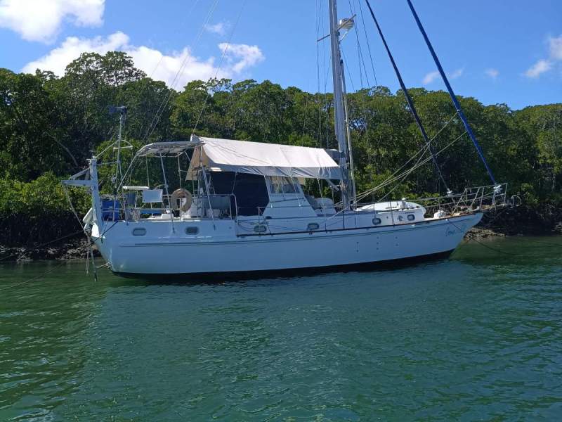 Bruce Roberts Mauritius 45 Centre Cockpit