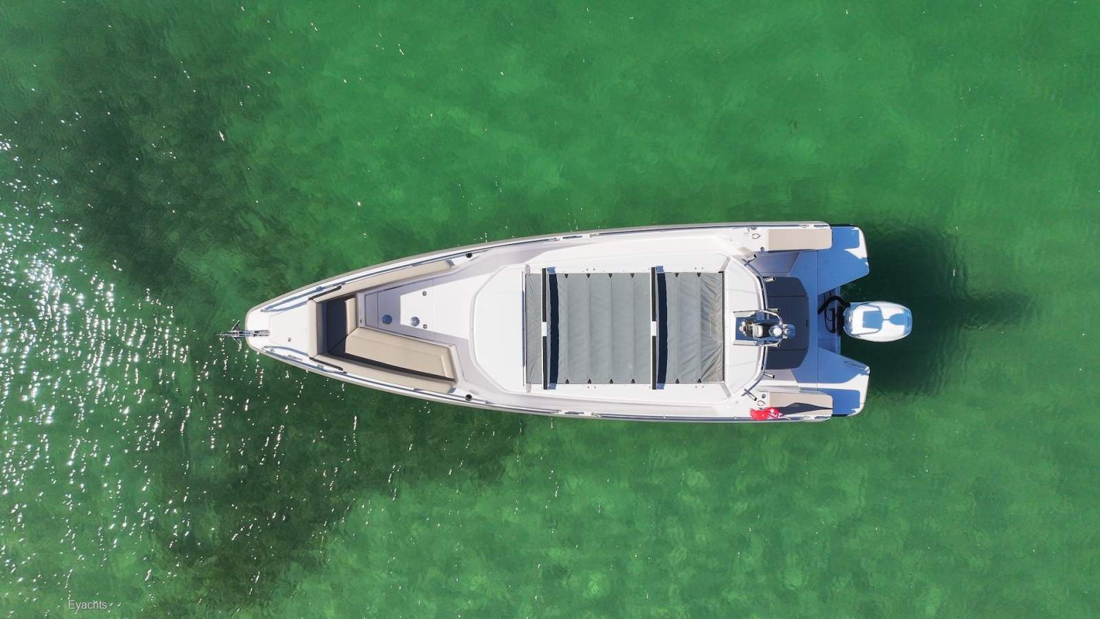 Axopar 28 Cabin