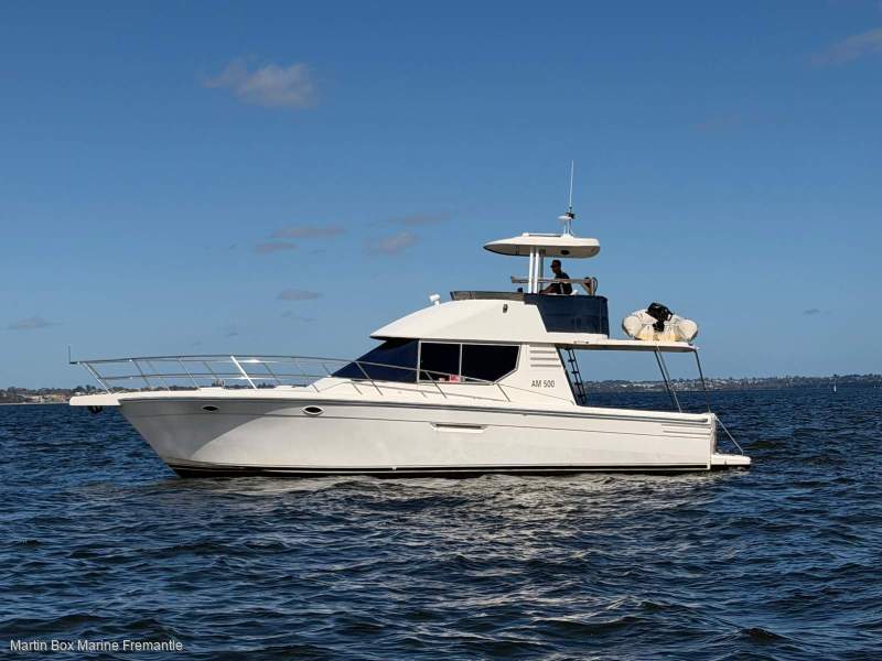 Northshore 42 Flybridge Cruiser with Bow Thruster