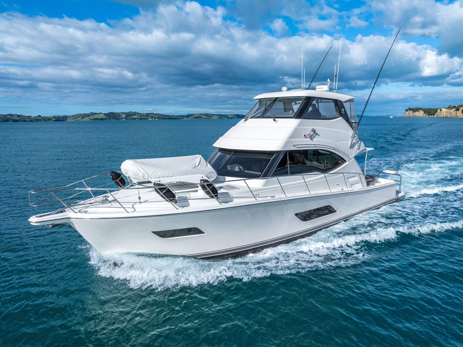 Riviera 54 Enclosed Flybridge