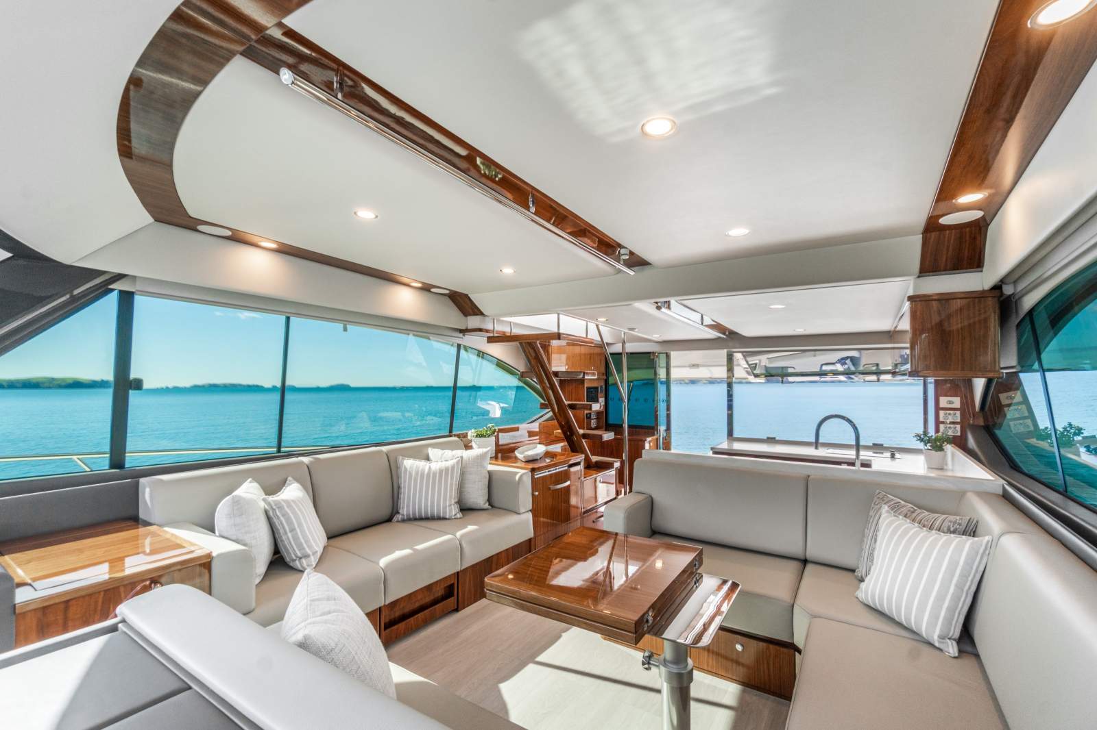 Riviera 54 Enclosed Flybridge