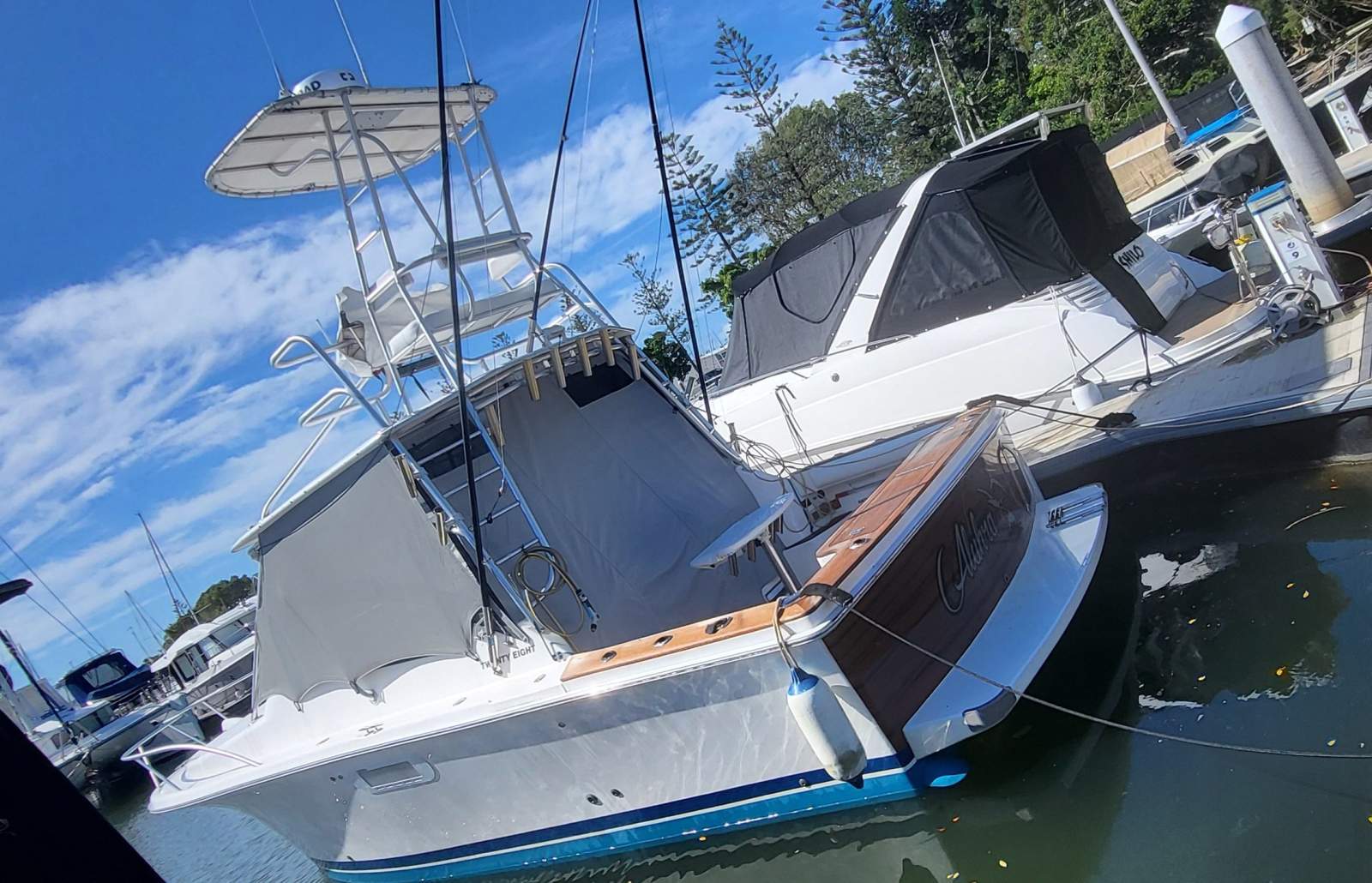 Luhrs 28 Open Tower