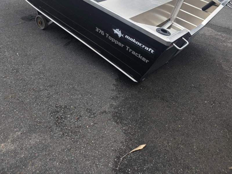 Makocraft 376 Topper Tracker EX-DEMO. BLACKED OUT. READY TO FISH