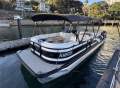 Bennington Pontoon Boat R 27