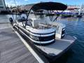 Bennington Pontoon Boat R 27