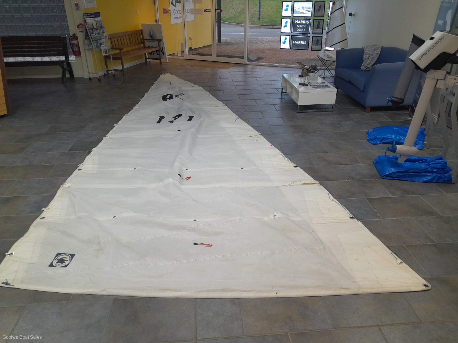 6.9 M Dacron Mainsail - Like new