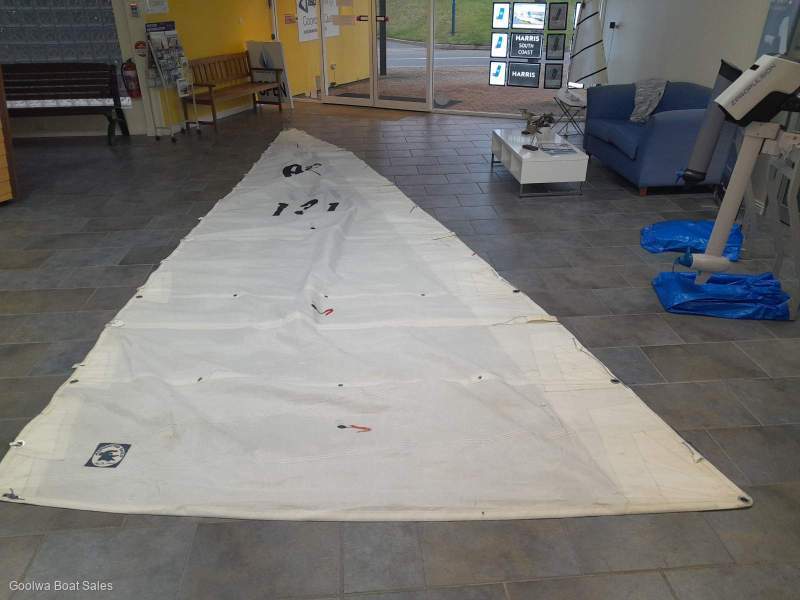 6.9 M Dacron Mainsail - Like new
