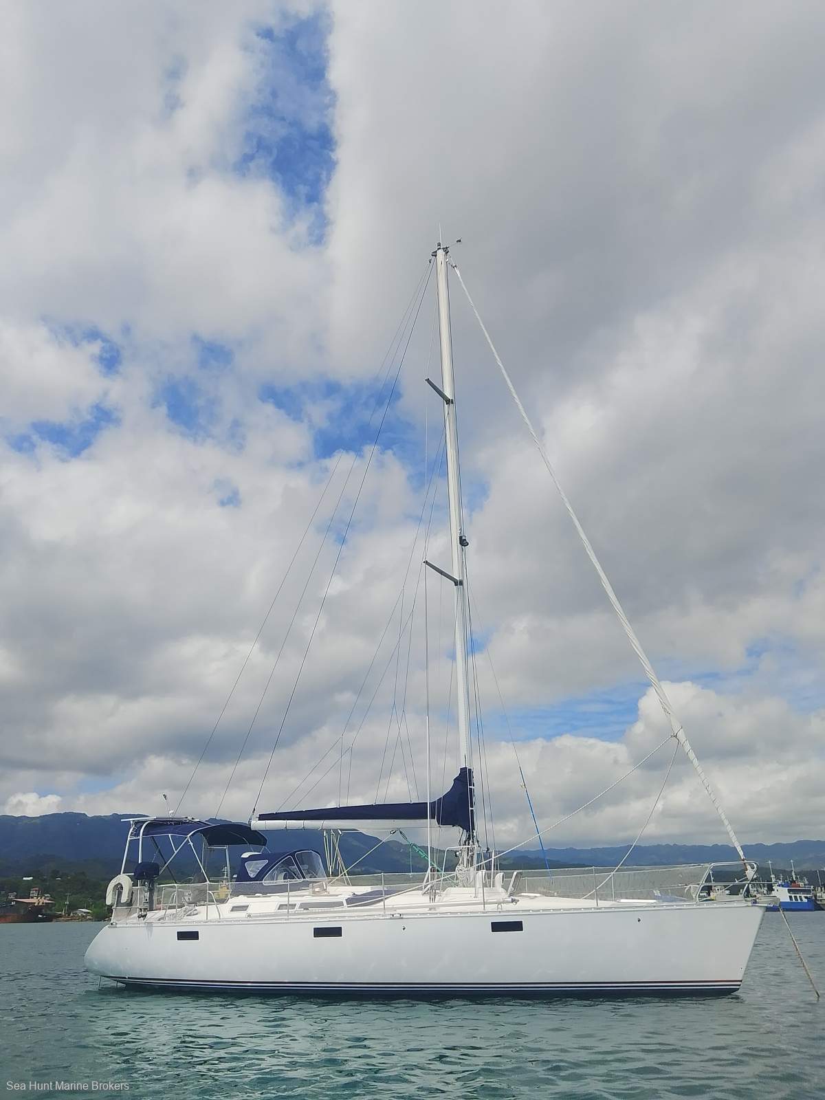 Beneteau Oceanis 430 - 3 Cabin Cruiser