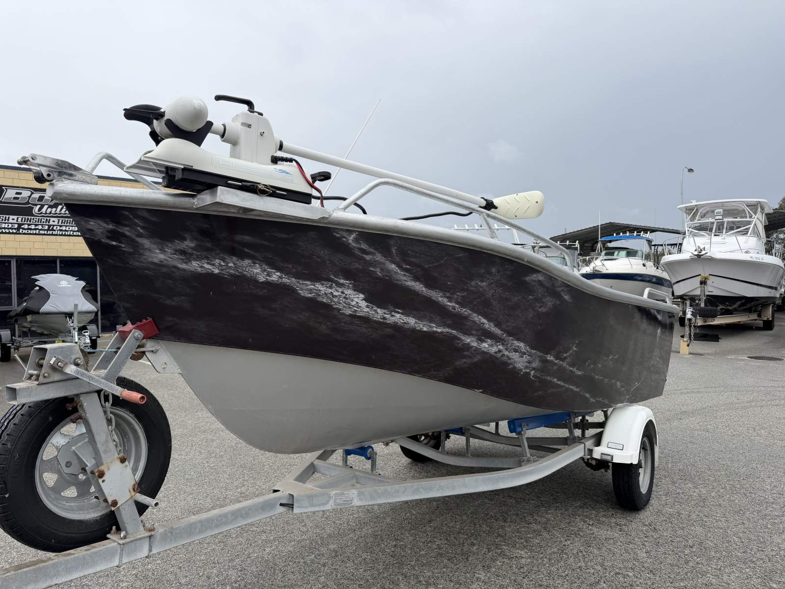 Marineline 420 Dinghy THIS BOAT PRESENTS LIKE NEW !!!