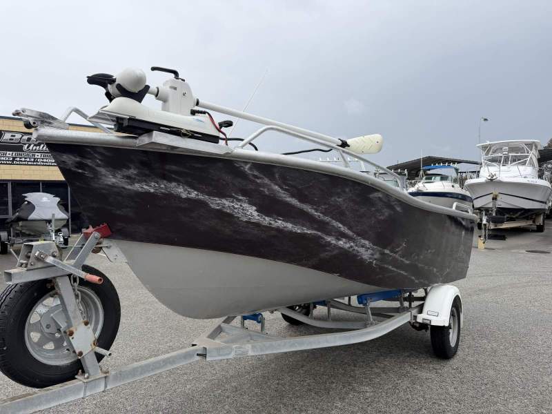 Marineline 420 Dinghy THIS BOAT PRESENTS LIKE NEW !!!