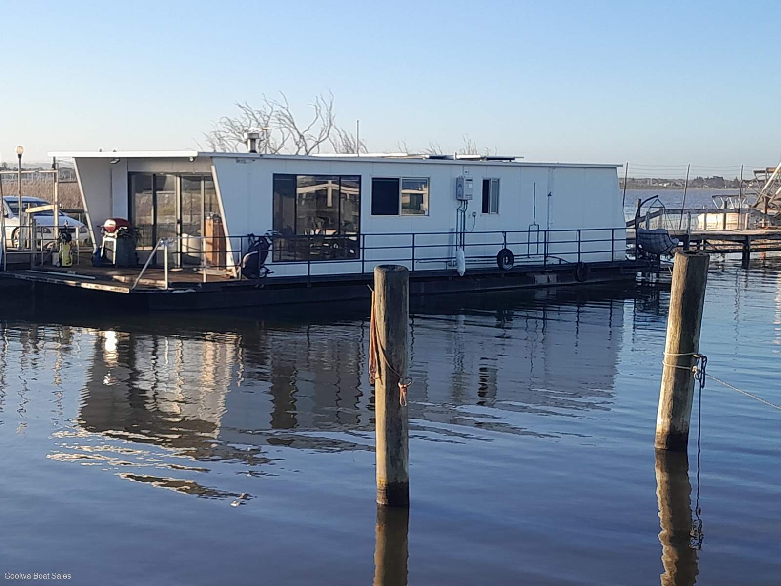 Murray Bridge Houseboats 16M Custom