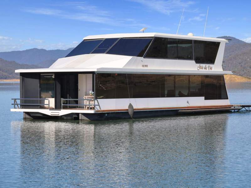 Joie de Vie Houseboat Holiday Home @ Lake Eildon