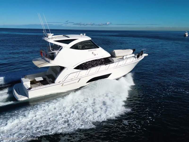 Riviera 53 Enclosed Flybridge Twin IPS
