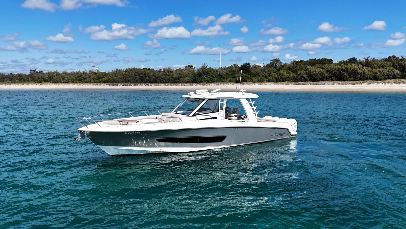 Boston Whaler 420 Outrage