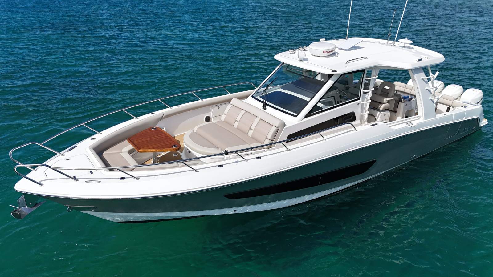Boston Whaler 420 Outrage