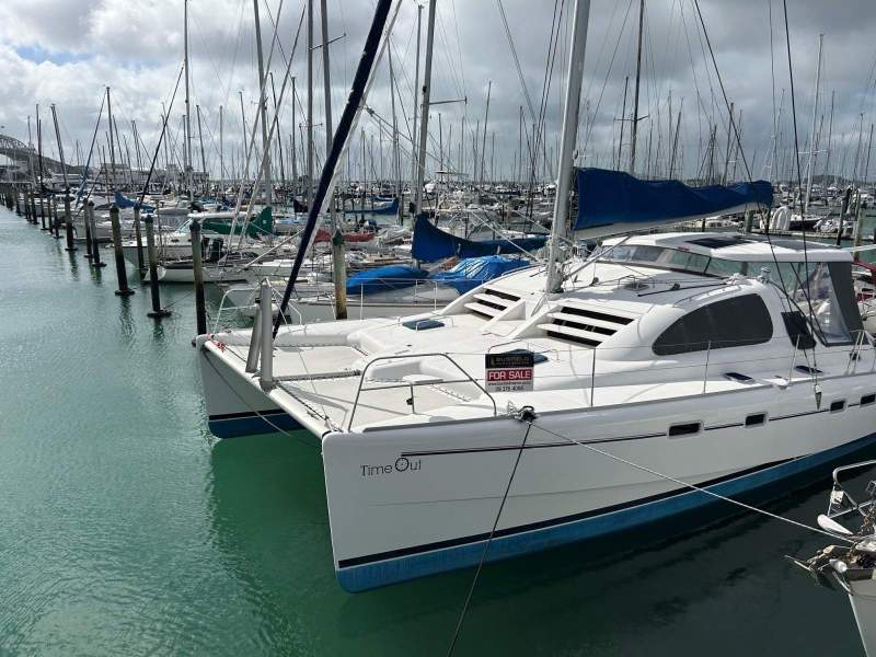 Robertson and Caine Leopard 43