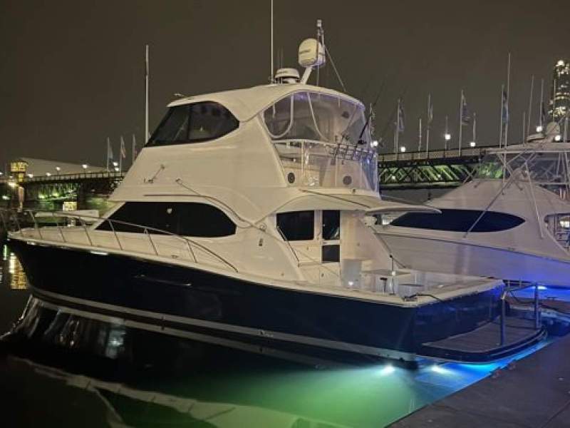 Riviera 51 Enclosed Flybridge