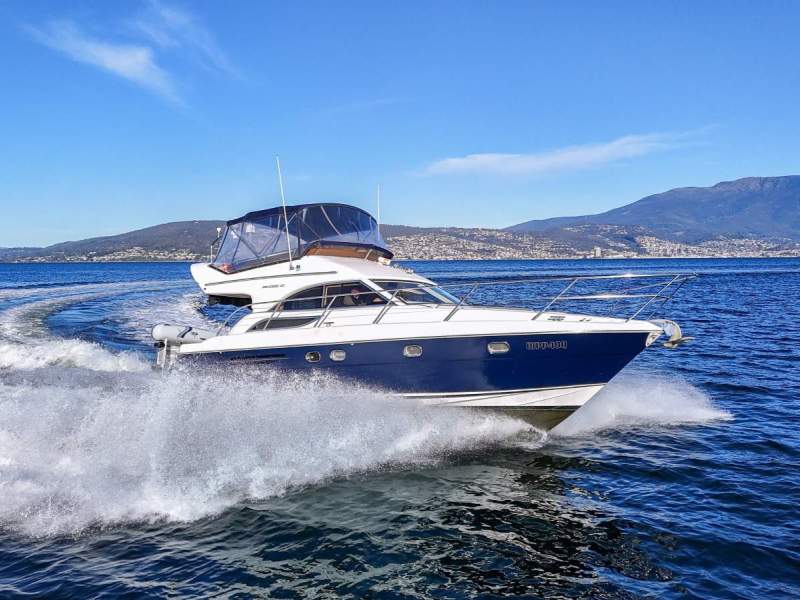 Princess 40 Flybridge LOW HOURS, SHAFT-DRIVEN FAMILY CRUISER!