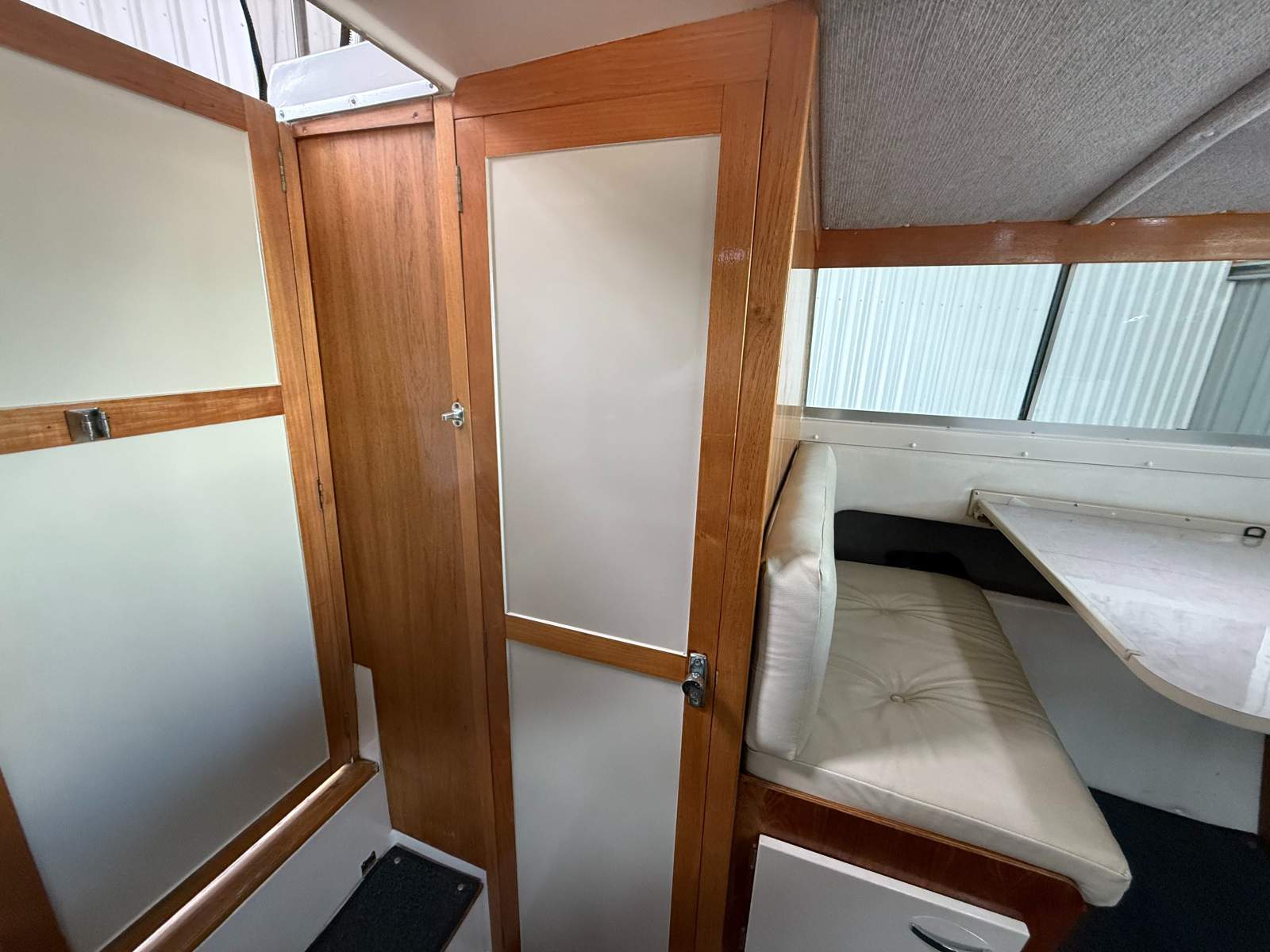 Bertram Caribbean 28 Flybridge 1987 Model Zoommmm