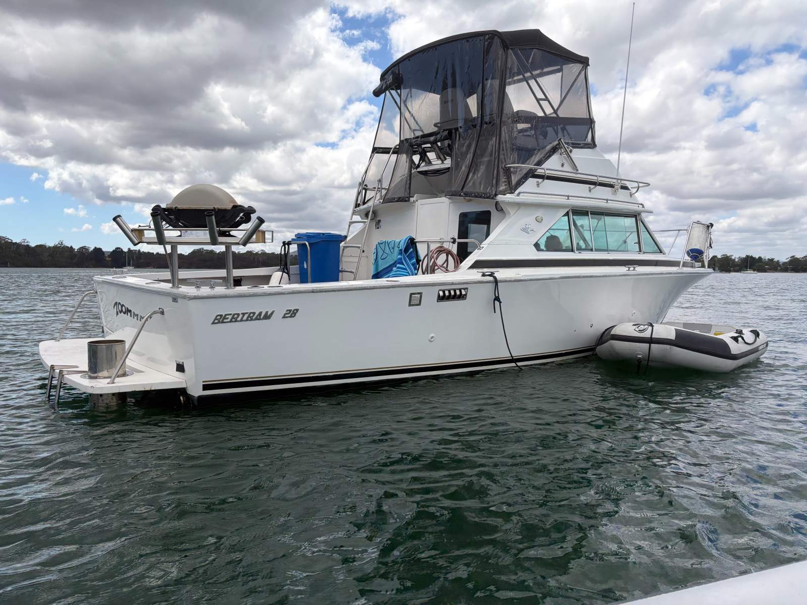 Bertram Caribbean 28 Flybridge 1987 Model "Zoommmm"