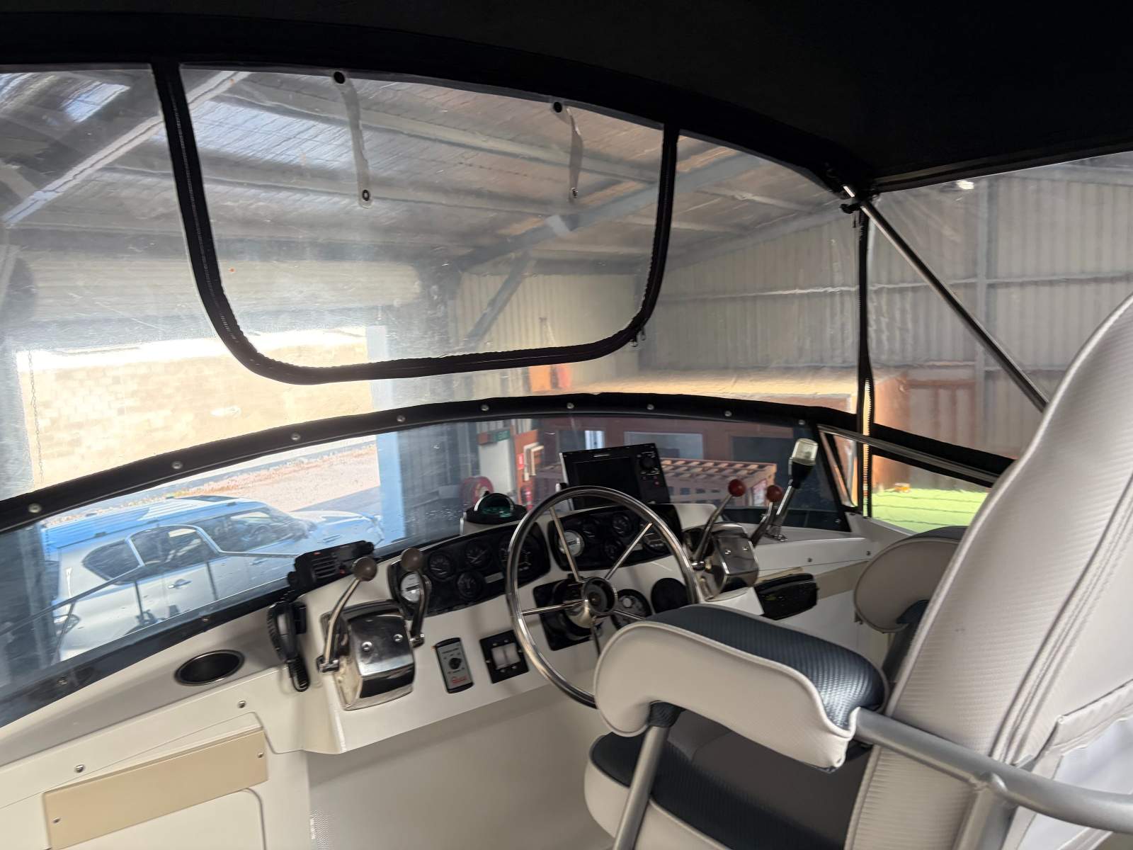 Bertram Caribbean 28 Flybridge 1987 Model Zoommmm