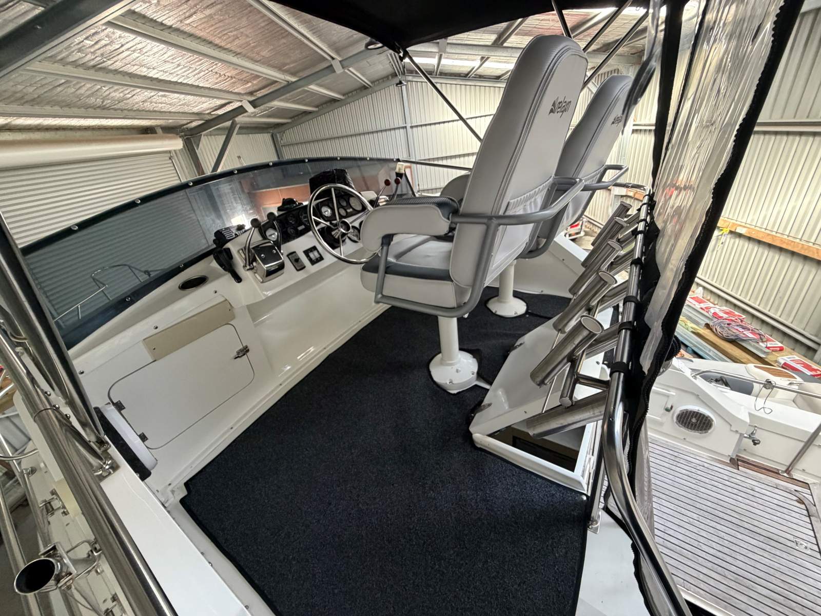 Bertram Caribbean 28 Flybridge 1987 Model Zoommmm