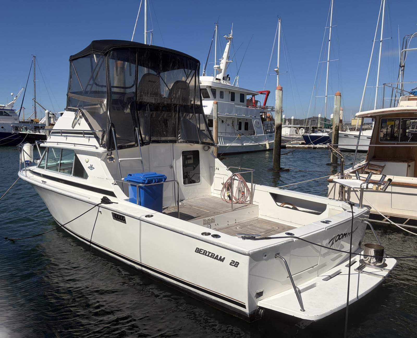 Bertram Caribbean 28 Flybridge 1987 Model "Zoommmm"