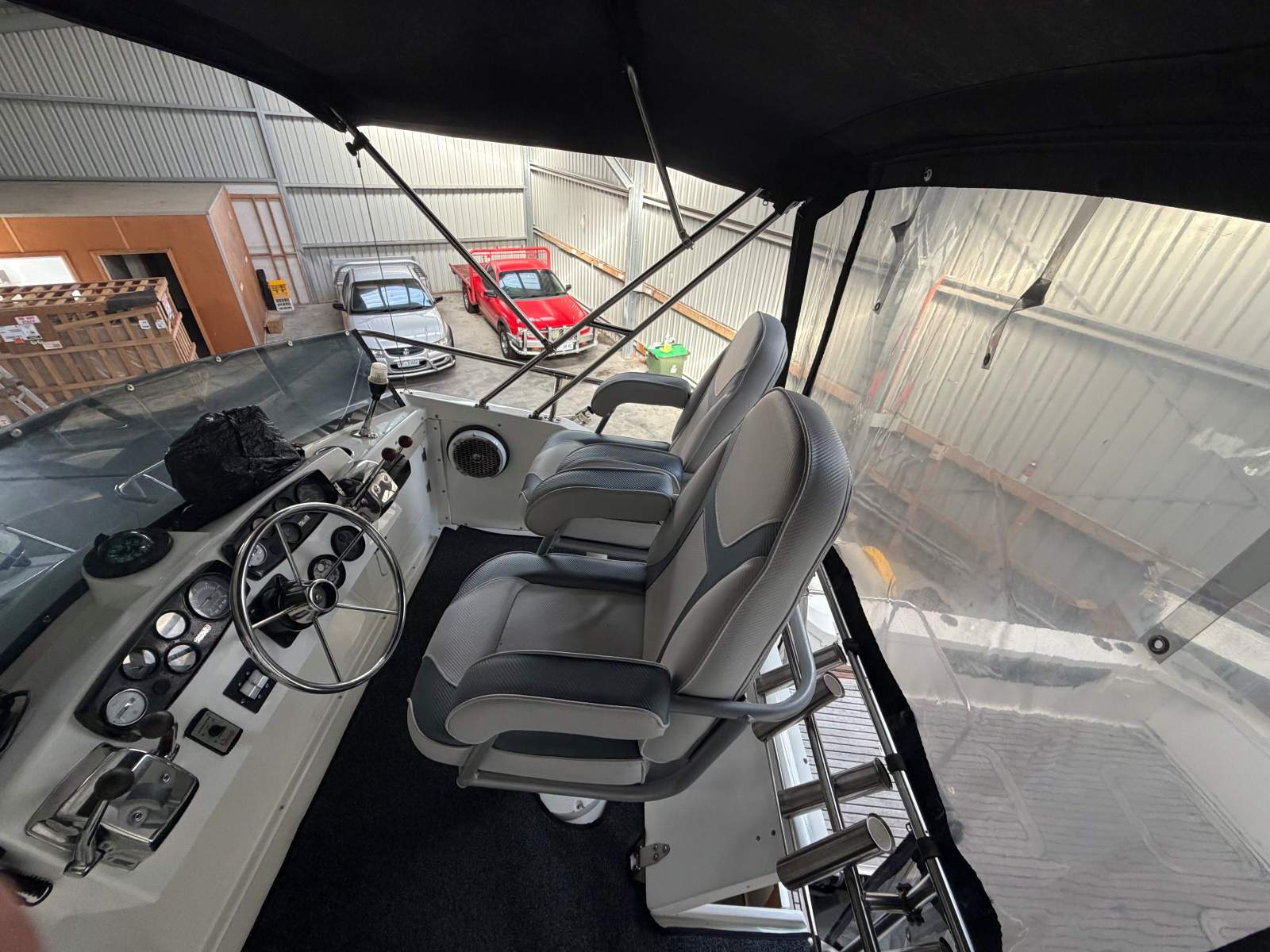 Bertram Caribbean 28 Flybridge 1987 Model Zoommmm