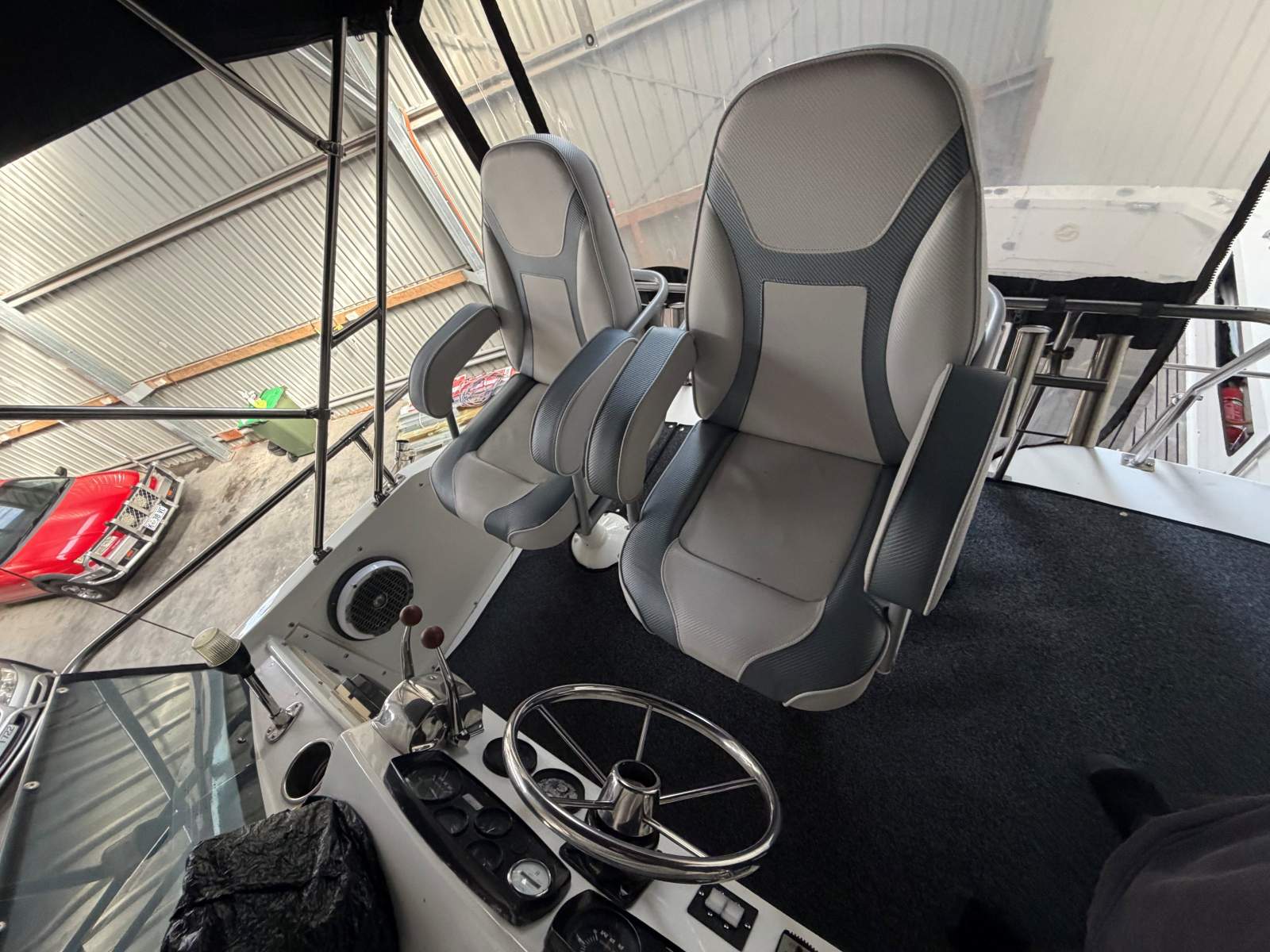 Bertram Caribbean 28 Flybridge 1987 Model Zoommmm