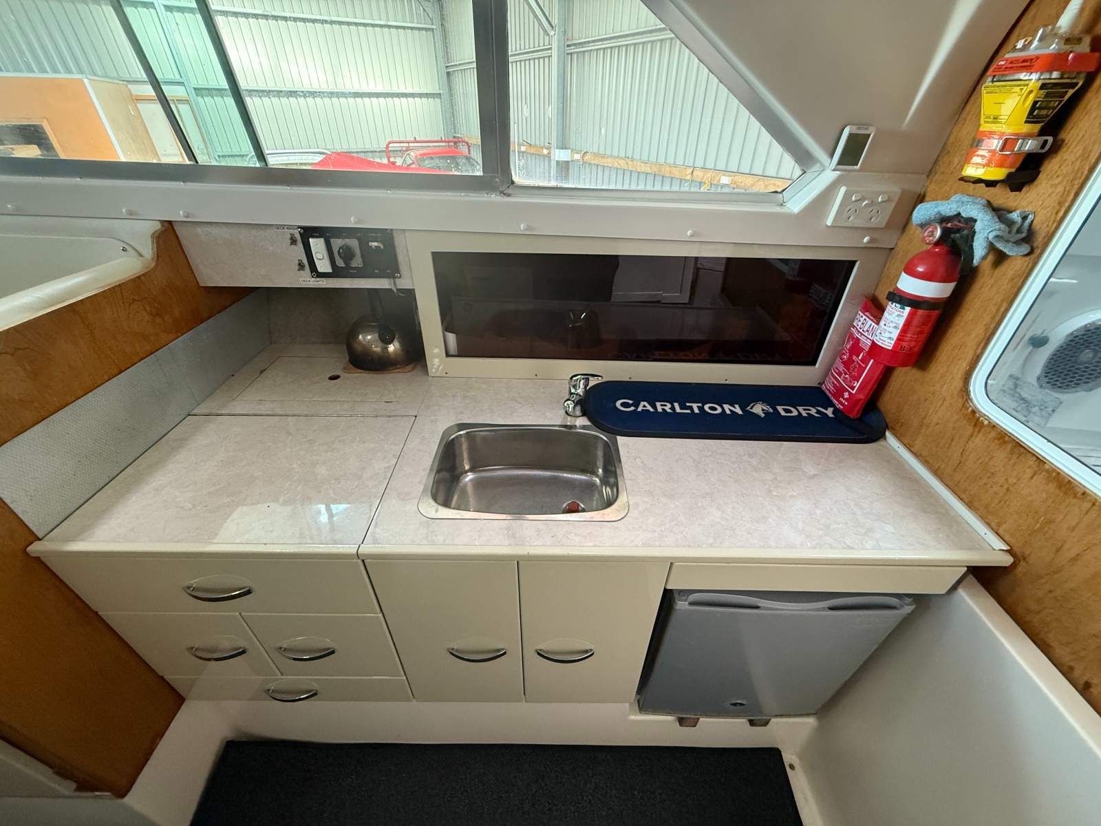 Bertram Caribbean 28 Flybridge 1987 Model Zoommmm