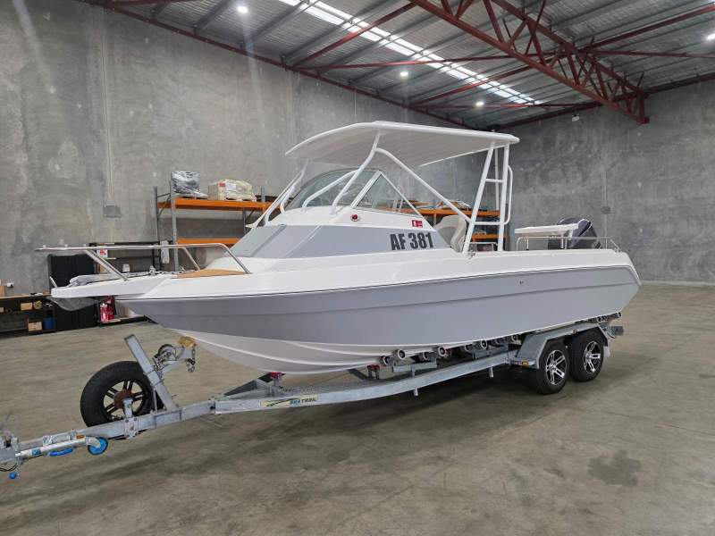 Custom Craft 670