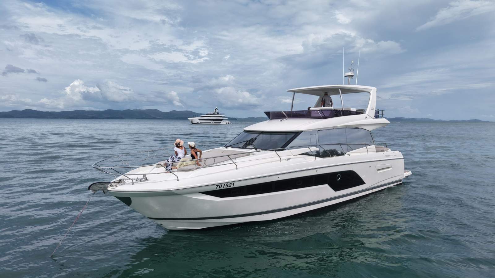 Prestige 590 Tender Garage Model