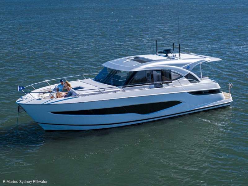 Riviera 4300 Sports Express