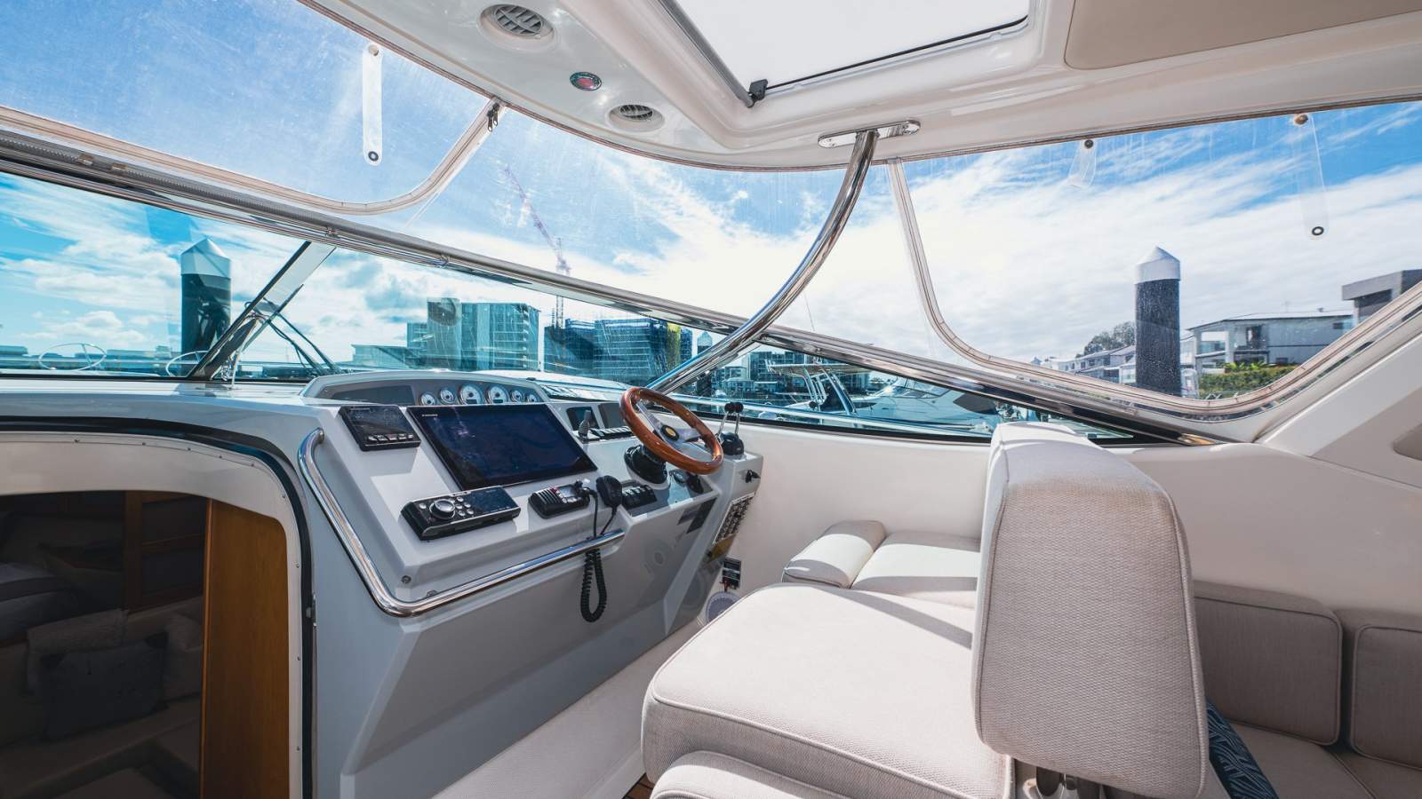Riviera M400 Sports Cruiser