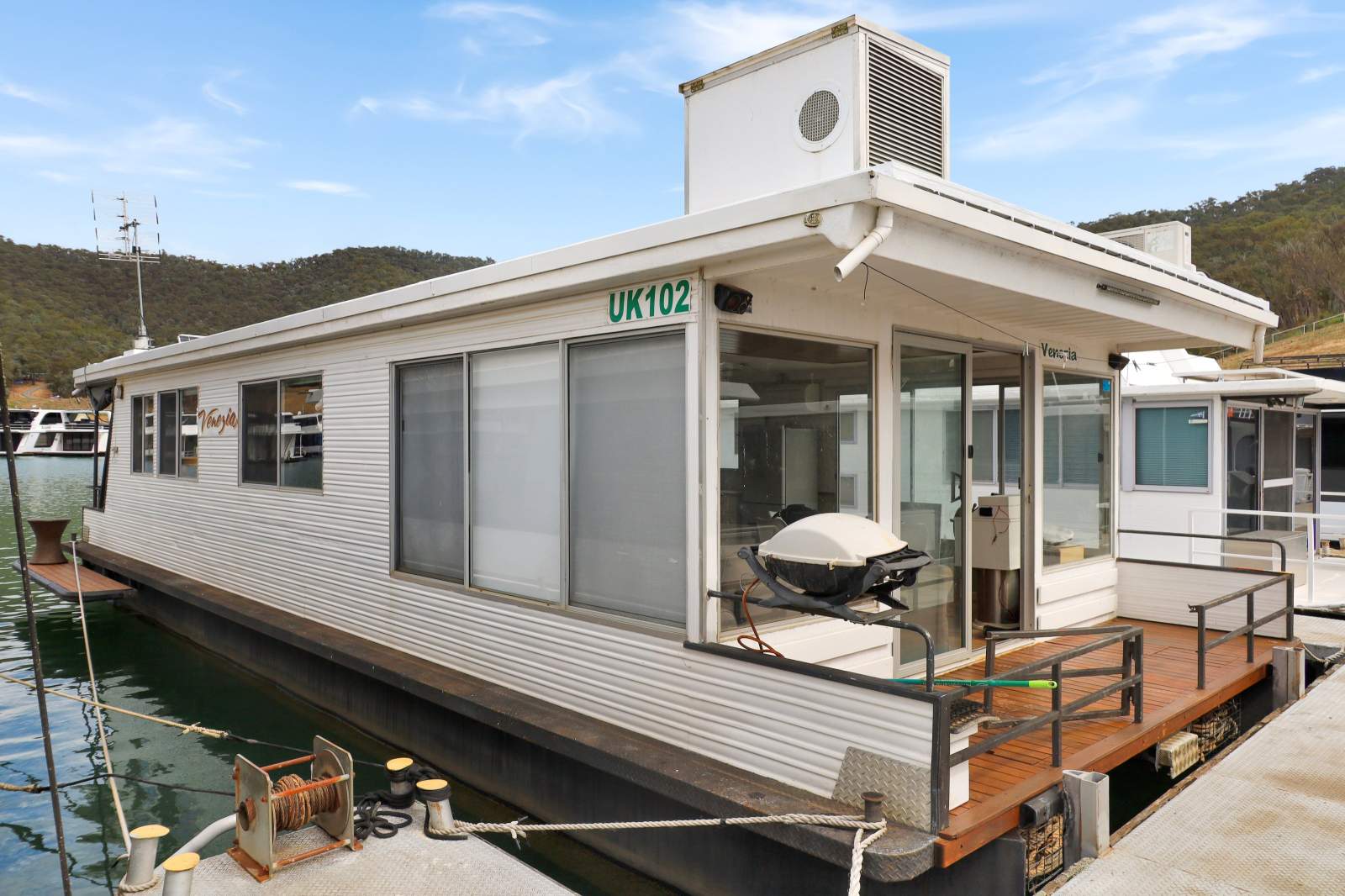VENEZIA Houseboat Holiday Home @ Lake Eildon:Venezia @ Lake Eildon
