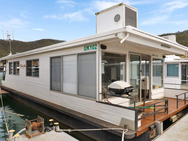 VENEZIA Houseboat Holiday Home @ Lake Eildon