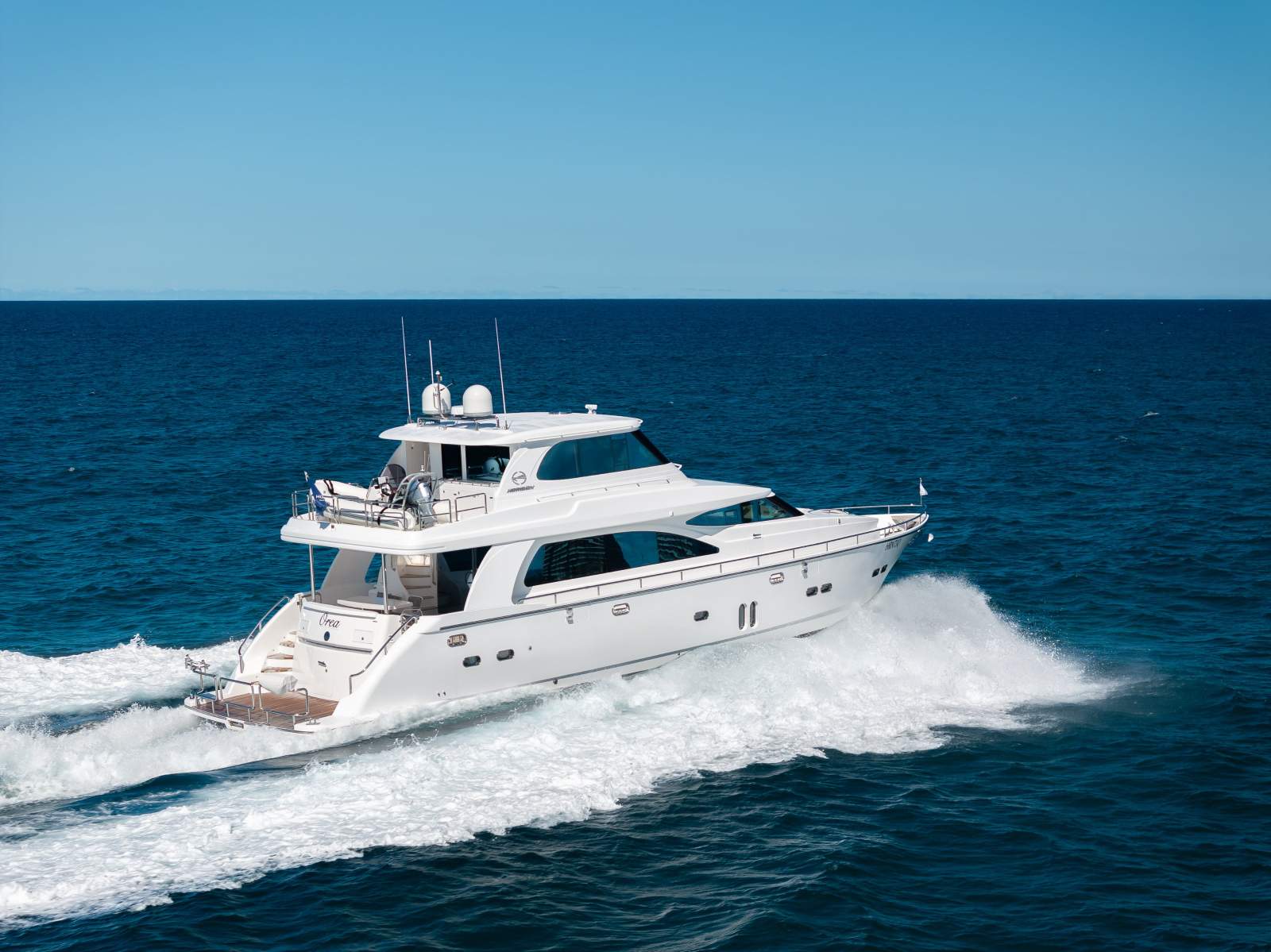 Horizon Yacht E73 Skylounge