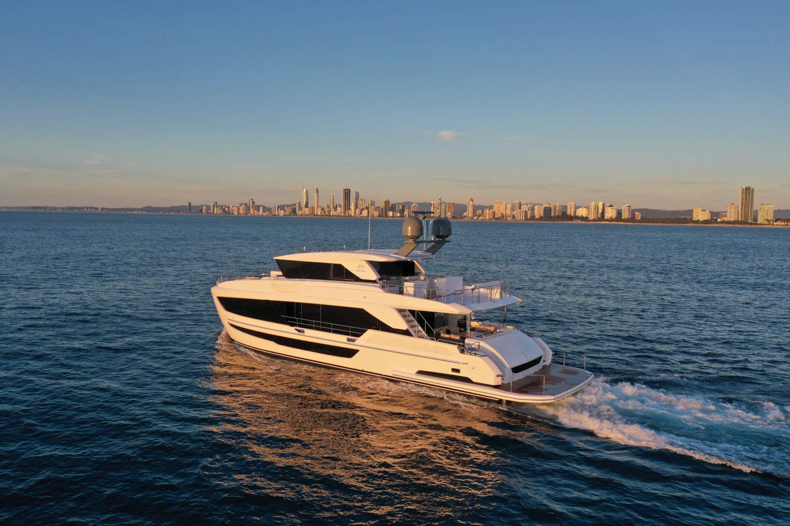 Horizon Yacht FD87 Skyline