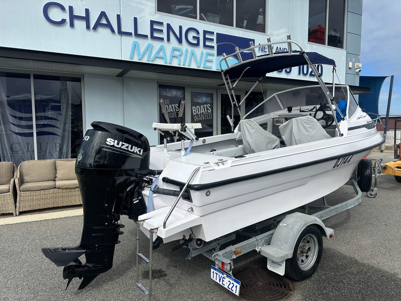 Revival 525 Cuddy - Owned by a mature aged man and it shows