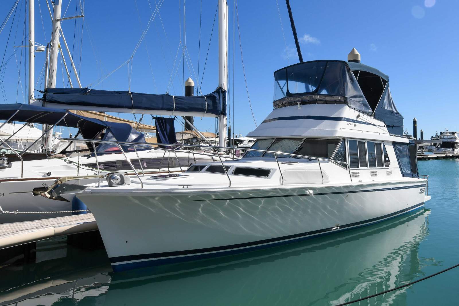 Fairway 36 Flybridge Cruiser