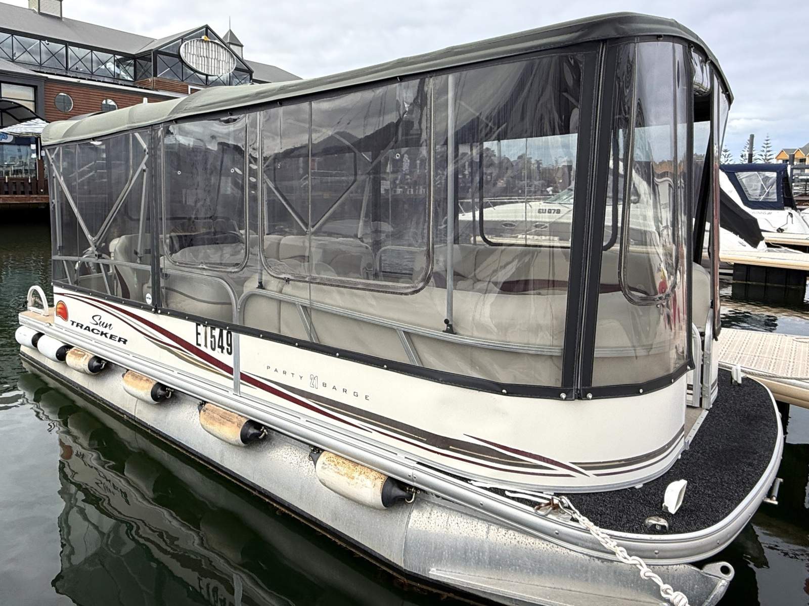 Sun Tracker Party Barge 21 - Family & Entertaining!
