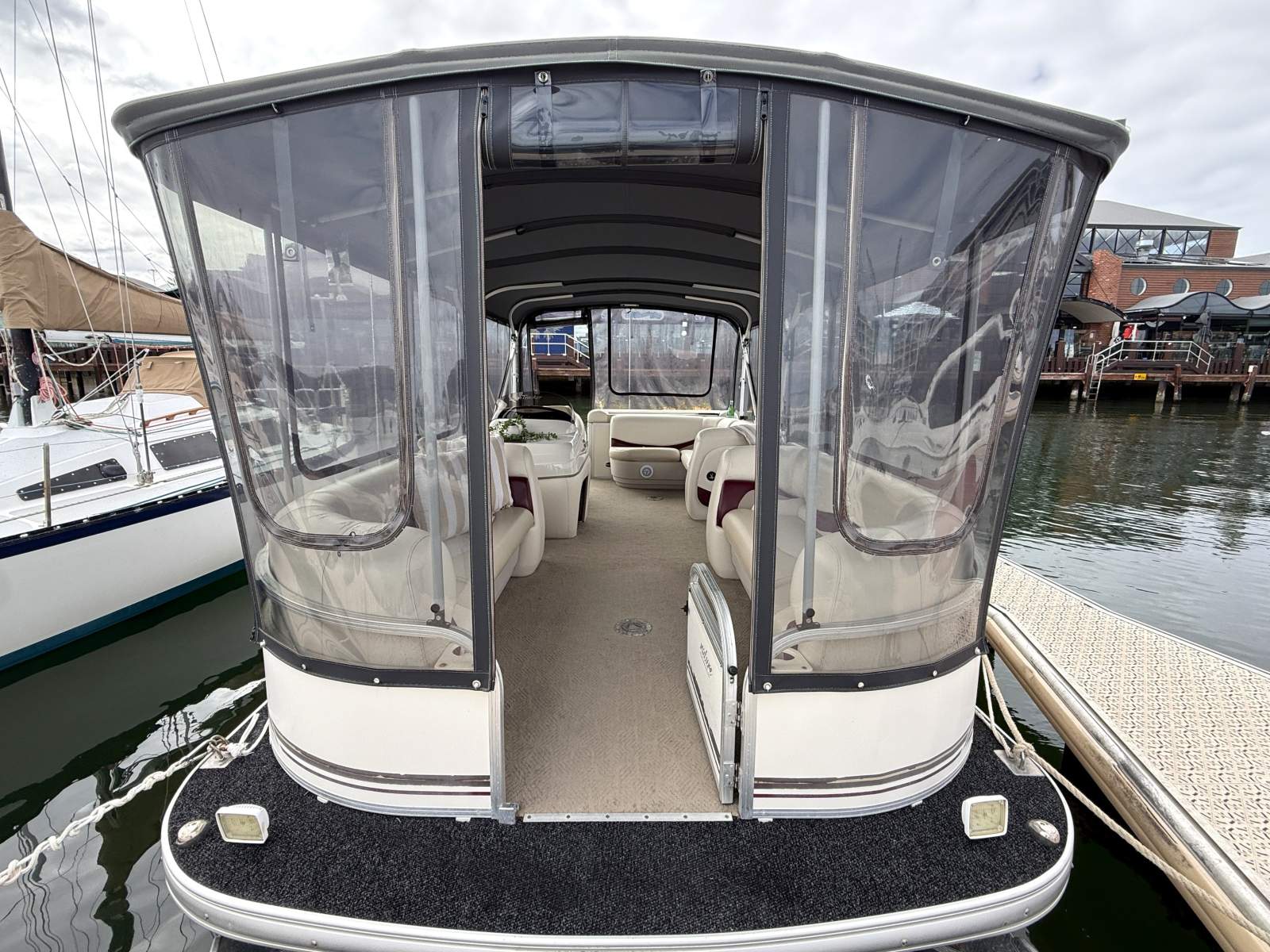 Sun Tracker Party Barge 21 - Family & Entertaining!