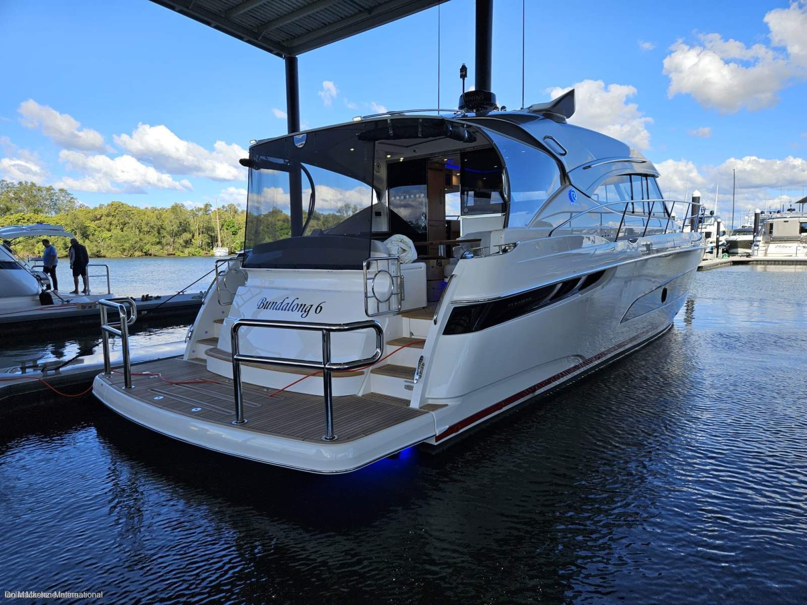 Riviera 5400 Sport Yacht Platinum Edition