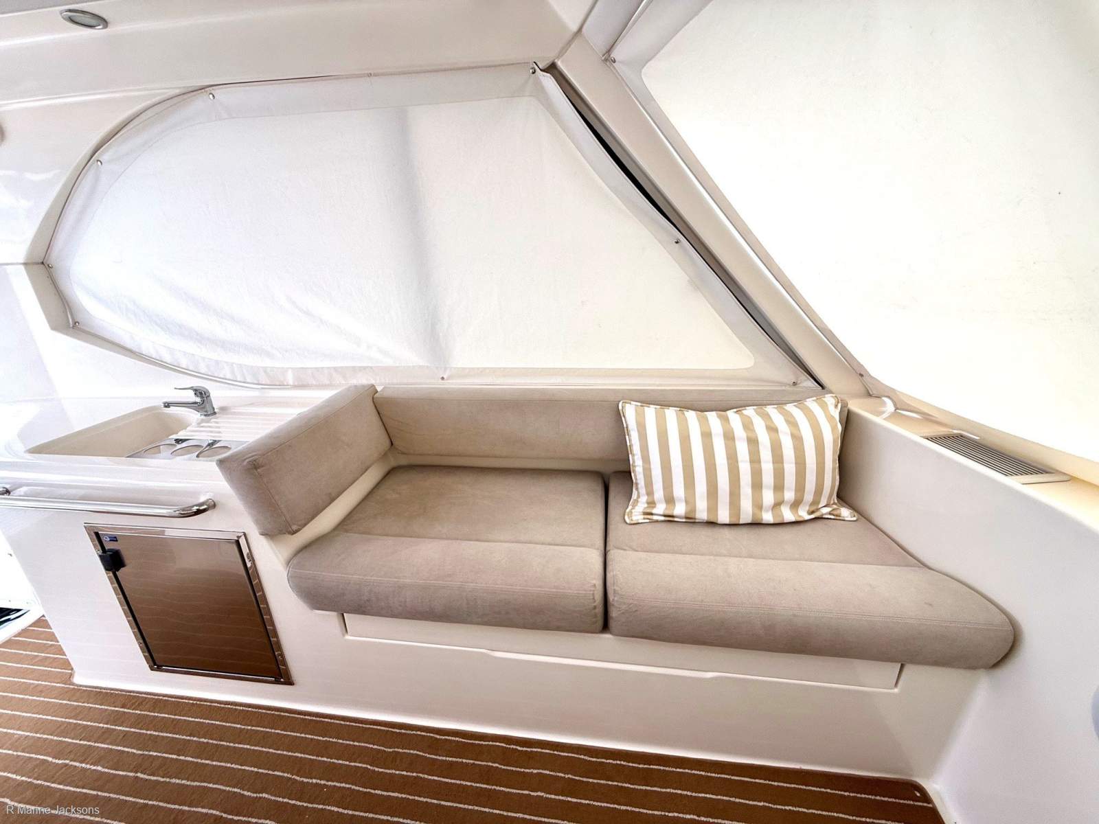  Riviera 47 Enclosed Flybridge Boat Brokers of Tasmania