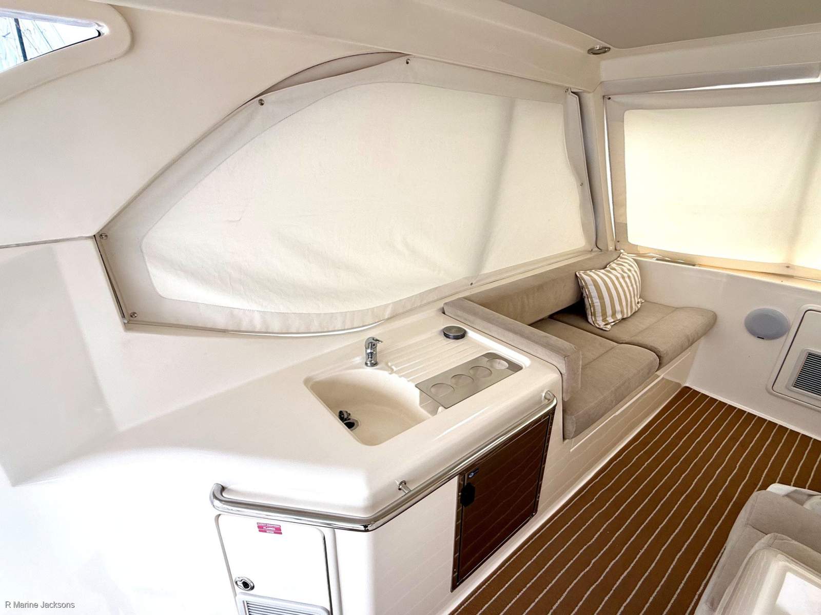  Riviera 47 Enclosed Flybridge Boat Brokers of Tasmania