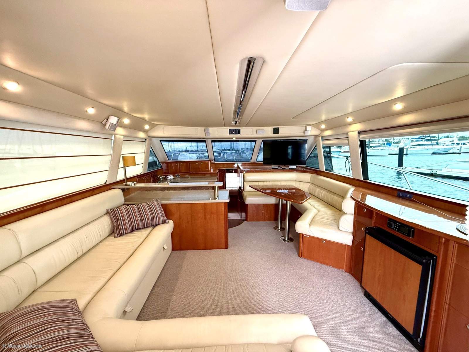 Riviera 47 Enclosed Flybridge