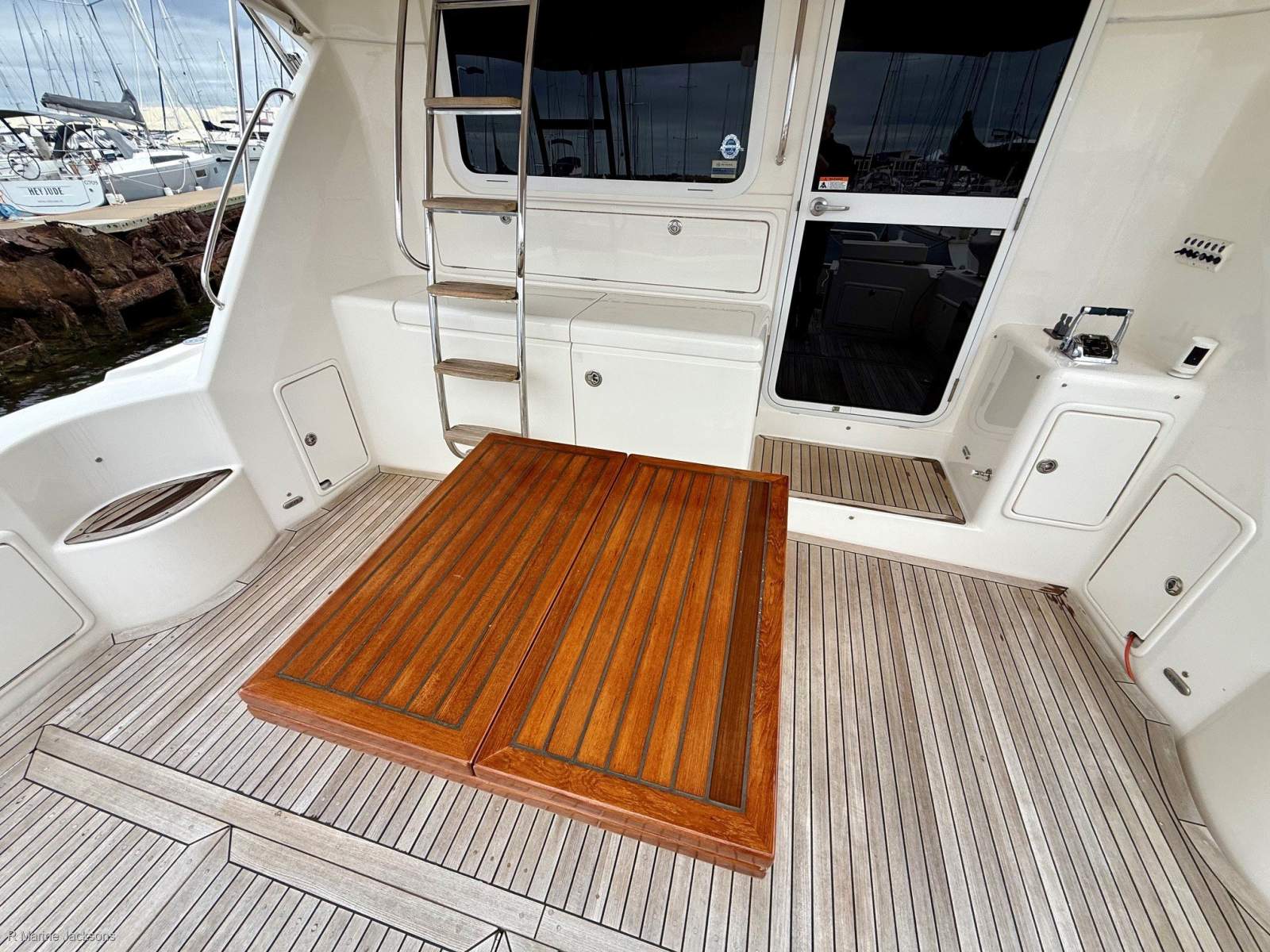  Riviera 47 Enclosed Flybridge Boat Brokers of Tasmania