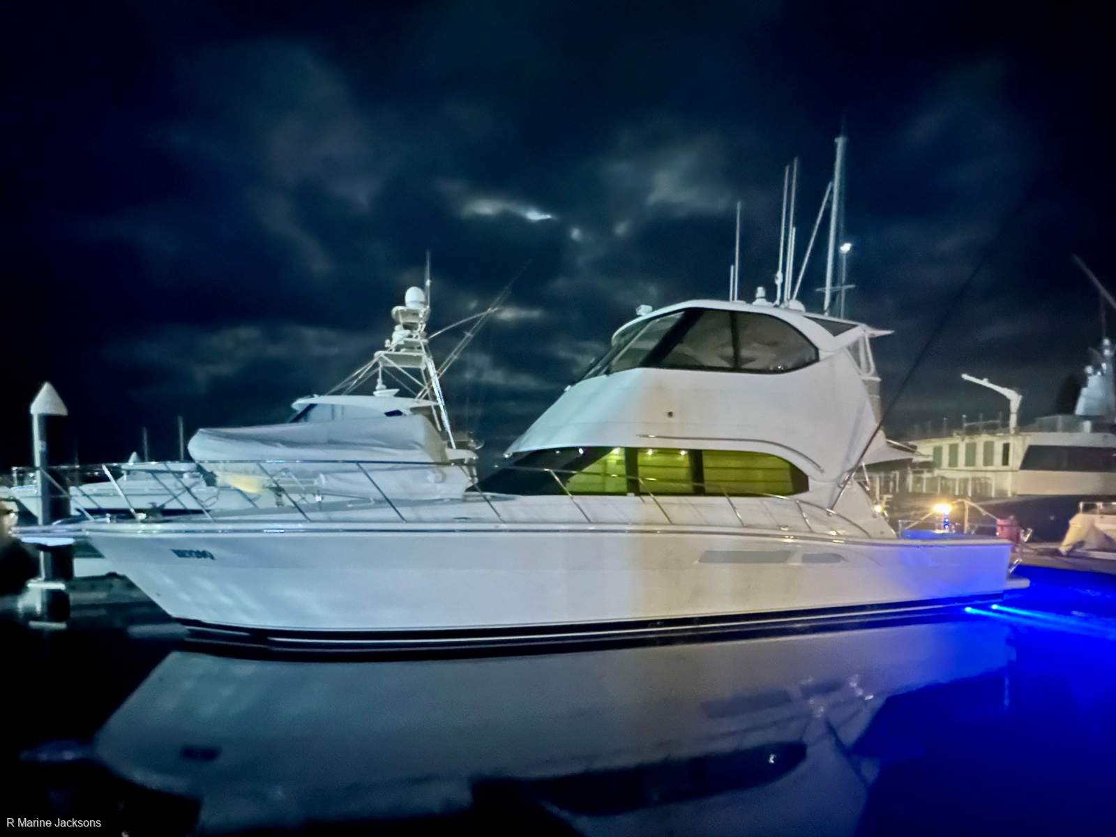  Riviera 47 Enclosed Flybridge Boat Brokers of Tasmania