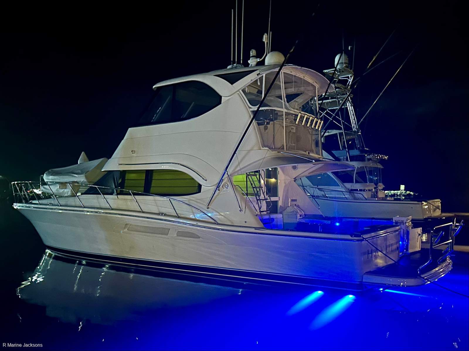  Riviera 47 Enclosed Flybridge Boat Brokers of Tasmania